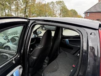 Peugeot 107 1.0-12V Urban Move AIRCO Hatchback 5-dr. picture 15