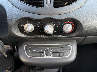 Renault Twingo 1.2-16V Collection  Hatchback 3-dr. picture 21