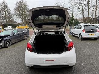 Peugeot 208 1.2 PureTech Signature NAVIGATIE picture 11