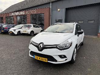 skadebil auto Renault Clio 0.9 TCe Limited  NAVIGATIE  Stationwagen 5-dr. 2018/6