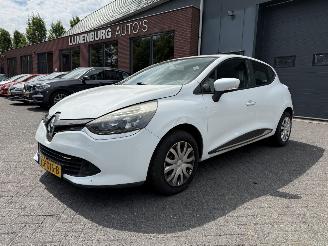 krockskadad bil auto Renault Clio 1.2 16V  AIRCO NAVIGATIE  (Hatchback 5-dr.) 2014/4