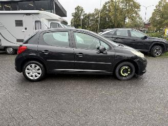 Peugeot 207 1.4 VTi Cool \'n Blue (Hatchback 5-dr.) picture 6