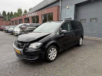 krockskadad bil auto Volkswagen Touran 1.4 TSI  7 PERSOONS Comfortline (MPV 5-dr.) 2010/3