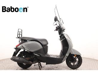 krockskadad bil bromfiets Sym  Mio 50i 25KM 2022/8