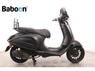 skadebil bromfiets Vespa  Sprint Notte 45KM 2020/1