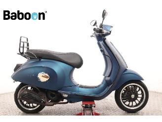 skadebil bromfiets Vespa  Primavera 25KM 2014/6