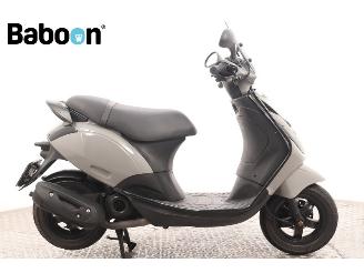 skadebil bromfiets Piaggio  Zip 45KM 2022/3