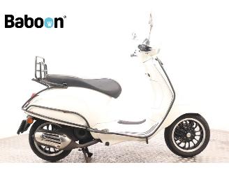 skadebil bromfiets Vespa  Sprint 25KM 2021/7