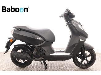 skadebil bromfiets Peugeot  Kisbee Black Edition 2025/4