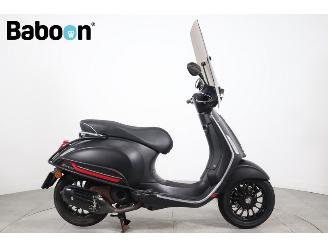 skadebil bromfiets Vespa  Sprint 25KM 2021/4