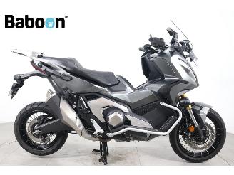 krockskadad bil motor Honda  X-ADV 2023/7