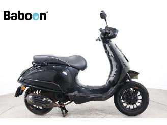skadebil bromfiets Vespa  Sprint 25KM 2018/8