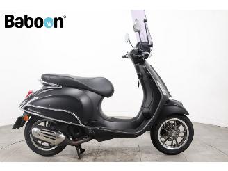 krockskadad bil bromfiets Vespa  Primavera 25KM 2021/8