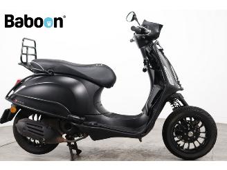 skadebil bromfiets Vespa  Sprint 25KM 2021/3