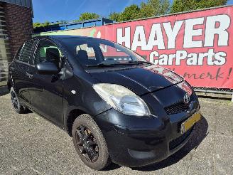 uszkodzony samochody osobowe Toyota Yaris 1.0 vvti acces AIRCO 2011/1