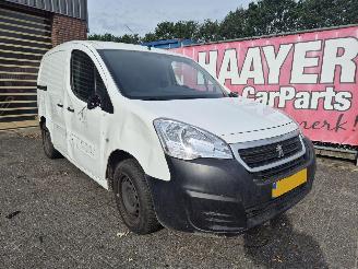 krockskadad bil bedrijf Peugeot Partner 120 1.6 BlueHDI 100 2017/8