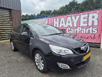 Damaged car Opel Astra 1.4 cosmo sports tourer 2011/6