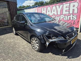 krockskadad bil auto Seat Leon 1.6 tdi 2014/11