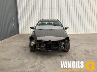 Vrakbiler auto Volkswagen Passat Passat Variant (365), Combi, 2010 / 2015 1.6 TDI 16V Bluemotion 2013/5