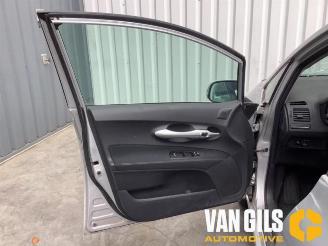 Toyota Auris Auris (E15), Hatchback, 2006 / 2012 1.8 16V HSD Full Hybrid picture 7