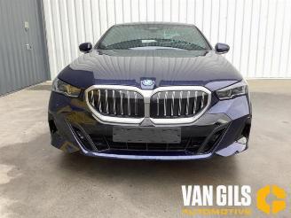 skadebil auto BMW 5-serie 5 serie (G60), Sedan, 2023 530e 2.0 TwinPower Turbo 16V 2024/5
