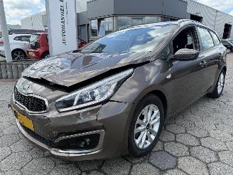 Vaurioauto  passenger cars Kia Cee d Sportswagon 1.0 T-GDi First Edition 2016/2