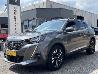 Schadeauto Peugeot 2008 1.2 PureTech Blue Lease Allure 2020/10
