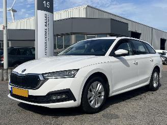 skadebil auto Skoda Octavia Combi 1.0 TSI Ambition 2022/9