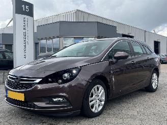 damaged passenger cars Opel Astra Sports Tourer 1.6 CDTI Online Edition 2017/5
