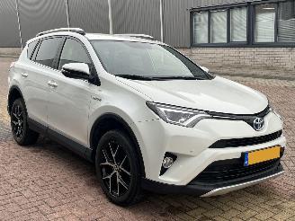 Damaged car Toyota Rav-4 2.5 Hybrid Style 2016/4