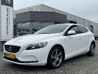 Voiture accidenté Volvo V-40 2.0 D4 Kinetic 2015/1