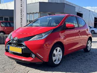 Vaurioauto  passenger cars Toyota Aygo 1.0 VVT-i x-play 2015/11