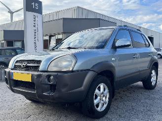 damaged passenger cars Hyundai Tucson 2.7i V6 4WD Style 2005/2