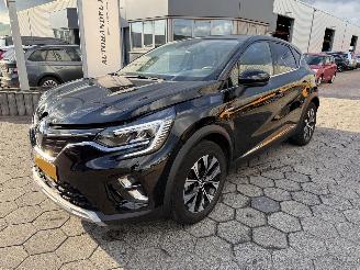 skadebil auto Renault Captur E-TECH HYBRID 2024/3
