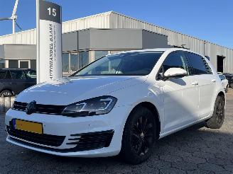 Schadeauto Volkswagen Golf 1.2 TSI Highline 2013/5