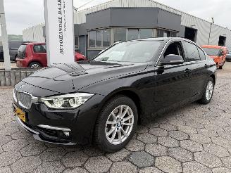 Schadeauto BMW 3-serie Luxury Edition 2019/1