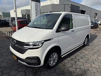 krockskadad bil bedrijf Volkswagen Transporter 2.0 TDI L1H1 30 Bulli 2021/2
