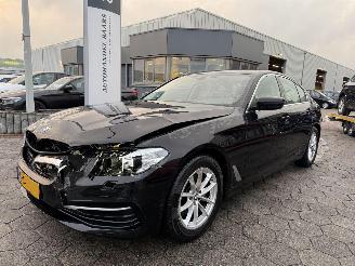 uszkodzony samochody osobowe BMW 5-serie 520i High Executive 2018/3