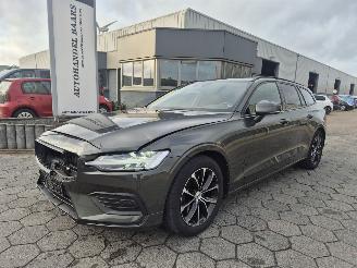 Auto incidentate Volvo V-60 2.0 B3 Momentum Advantage 2021/11