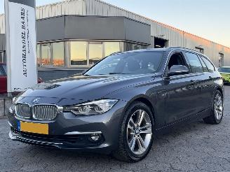 Voiture accidenté BMW 3-serie Touring 320i Luxury Edition 2018/11