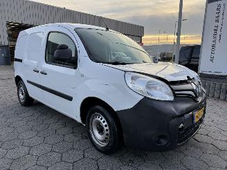 damaged commercial vehicles Renault Kangoo 1.5 Blue dCi 80 Comfort 2020/8