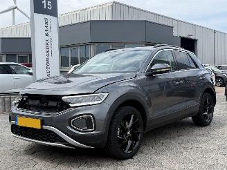 Vaurioauto  passenger cars Volkswagen T-Roc 1.0 TSI Life Edition 2024/10