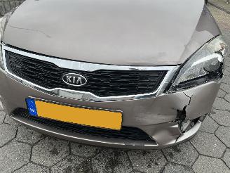 Kia Cee d 1.4 CVVT X-ecutive picture 9