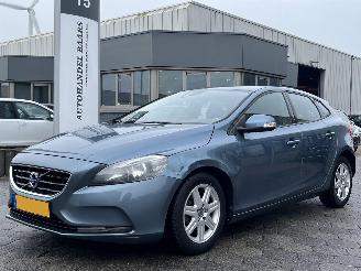 Schadeauto Volvo V-40 1.6 D2 Kinetic 2012/10