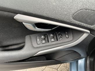 Volvo V-40 1.6 D2 Kinetic picture 14