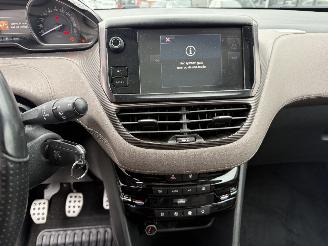 Peugeot 2008 1.2 PureTech Féline picture 19