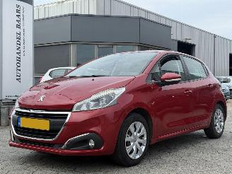 Damaged car Peugeot 208 1.2 PureTech Blue Lion 2018/1