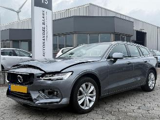 Vaurioauto  passenger cars Volvo V-60 2.0 B3 Inscription AUTOMAAT 2021/1