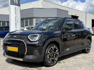 Damaged car Mini Aceman E Favoured M 42.5 kWh 2025/9