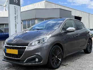 Vaurioauto  passenger cars Peugeot 208 1.2 PureTech Allure 2018/5